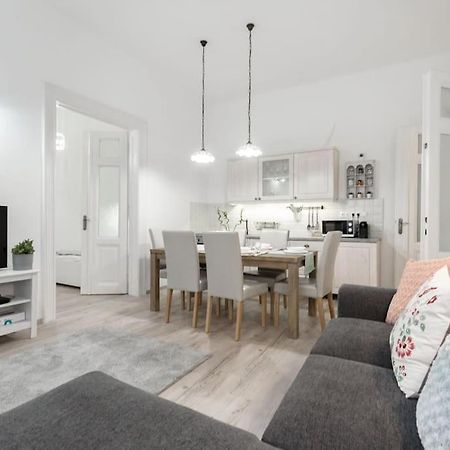 בודפשט Perfect Day 3 -3 Bedr, 2 Bathrooms מראה חיצוני תמונה