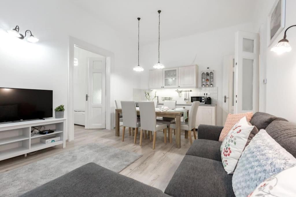 בודפשט Perfect Day 3 -3 Bedr, 2 Bathrooms מראה חיצוני תמונה